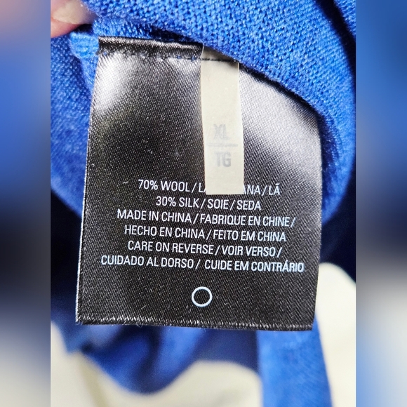 Elie Tahari Wool & Silk Quiet Luxury Elevated Basic V-Neck Sweater, XL - Picture 3 of 3